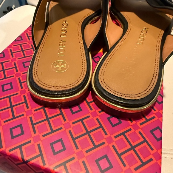 Tory Burch Delaney Black Sandals with Crisscross Straps New - Picture 4 of 8